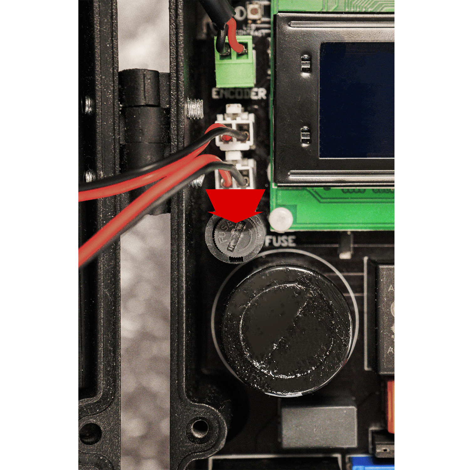 Série PULSE 100 : Fusible de secours de la batterie : enfoncez-le